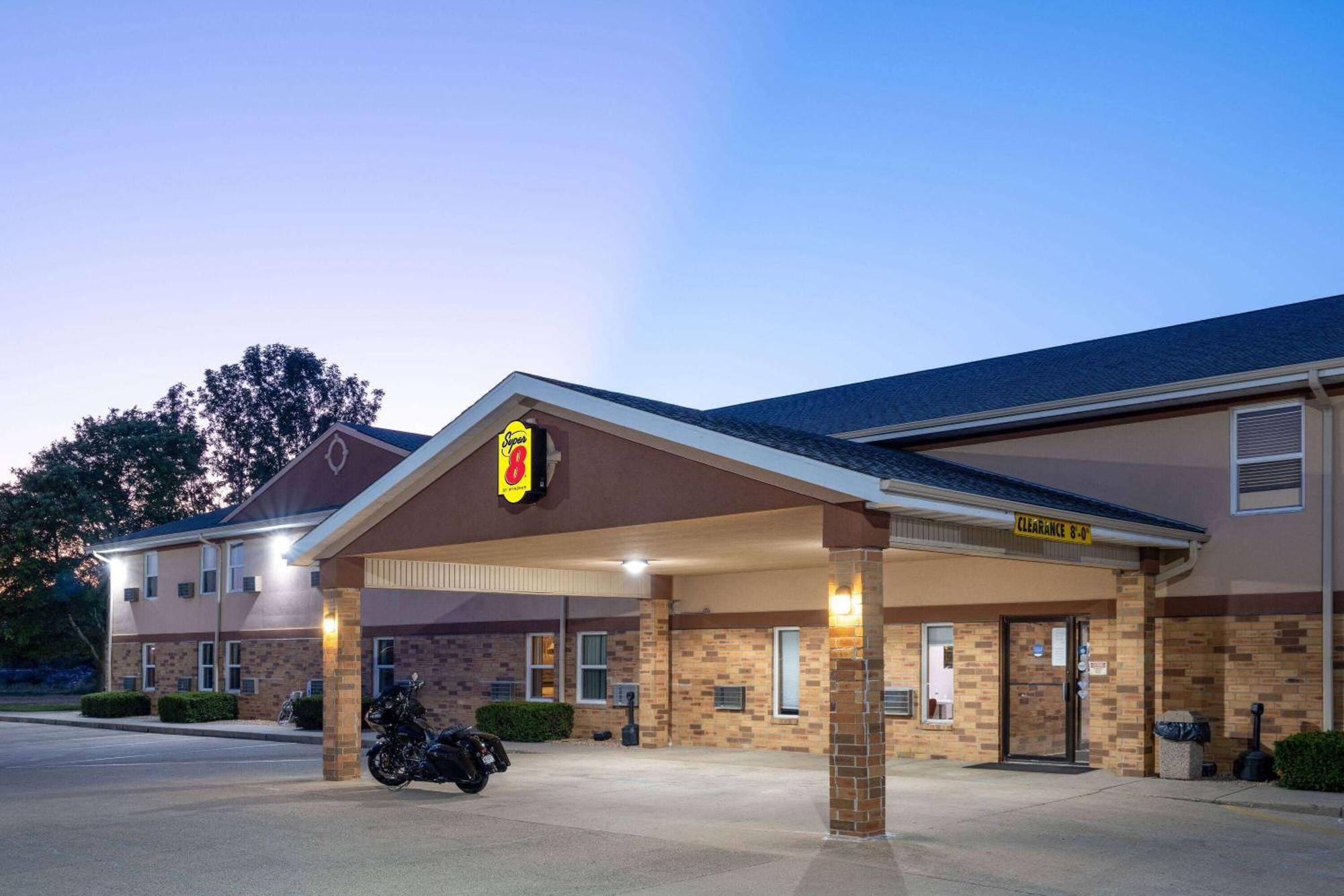 Hotel Super 8 By Wyndham Mattoon Esterno foto