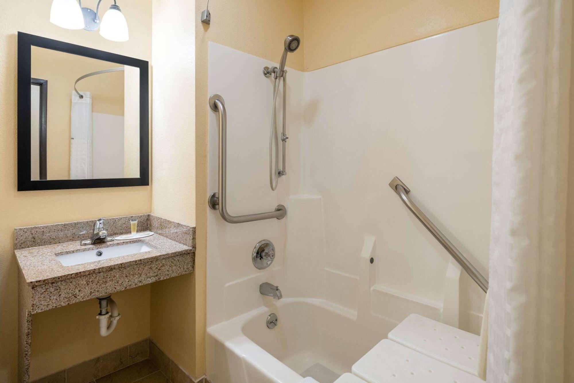 Hotel Super 8 By Wyndham Mattoon Esterno foto