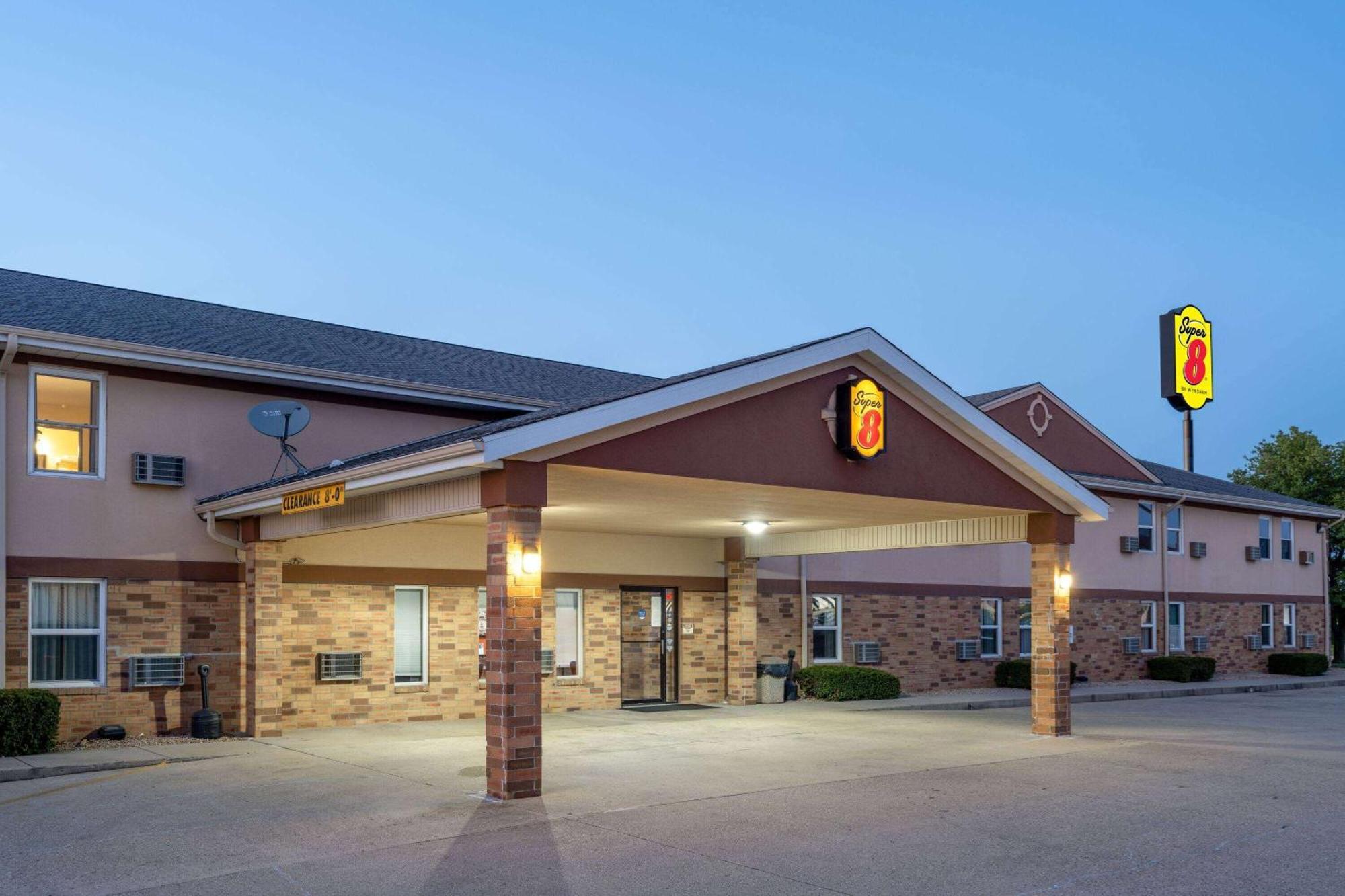 Hotel Super 8 By Wyndham Mattoon Esterno foto